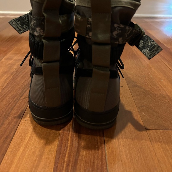 Sz 14-Nike SF-AF1 High Camo Black Olive
Excellent condition - Picture 4 of 9